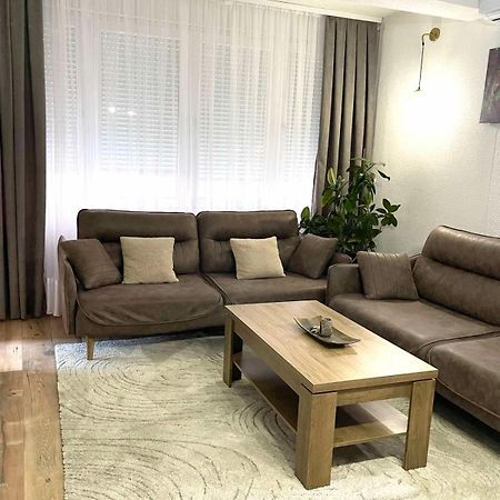 Nesi Apartmenti Pristina Exterior foto