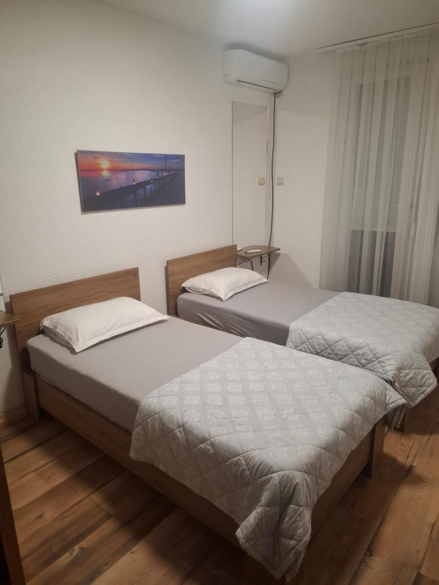 Nesi Apartmenti Pristina Exterior foto